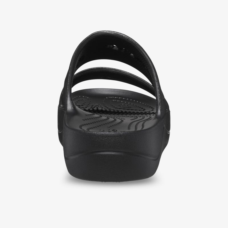 Schwarze Sandale mit komfortablem Fußbett und rutschfester Sohle in klarer Rückansicht