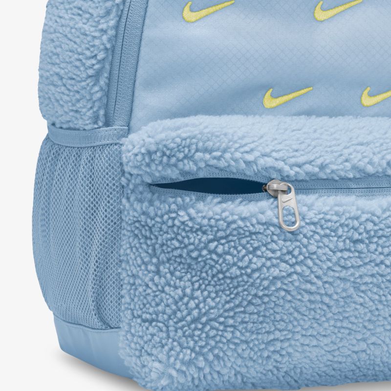 Moderner blauer Rucksack mit weicher Plüschoberfläche und stilvollem Design ideal für den Alltag.