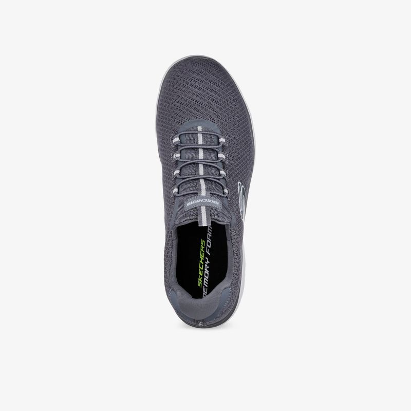 Moderner grauer Sportschuh aus atmungsaktivem Material mit innovativem Schnürdesign.