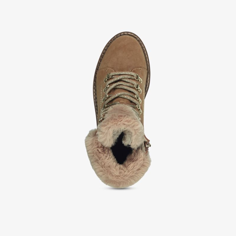 Warmer Schuh mit weichem Fellfutter und bequemer Schnürung für optimalen Komfort und Halt
