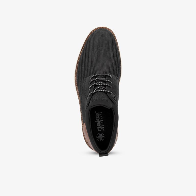 Moderner schwarzer Schnürschuh mit atmungsaktivem Material und flexibler Sohle für hohen Tragekomfort, Ansicht von oben
