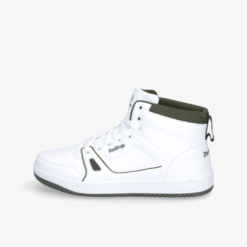 Moderner weißer Sneaker mit hohem Schaft und gepolstertem Knöchelbereich in klarer seitlicher Ansicht