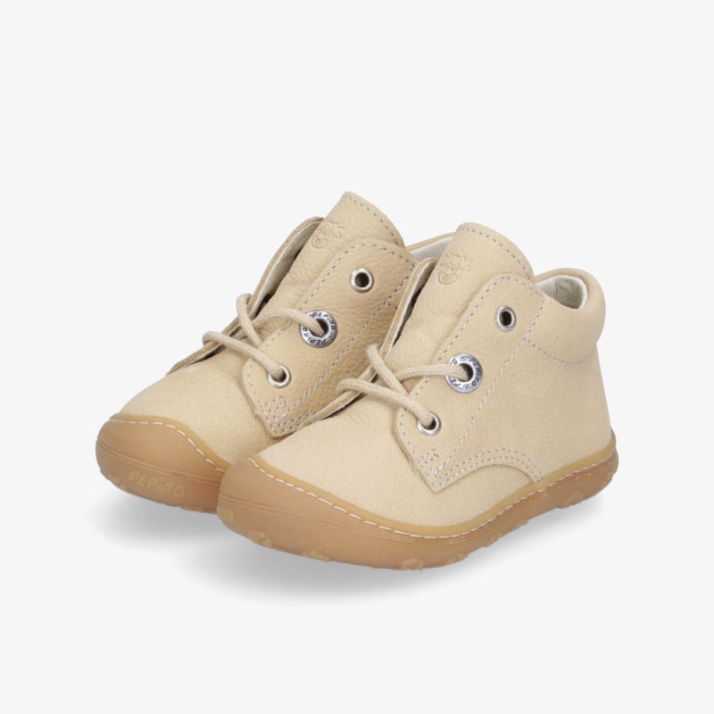Beige Schnürschuhe mit rutschfester Sohle und langlebigem Design. Komfortabel für den täglichen Einsatz.