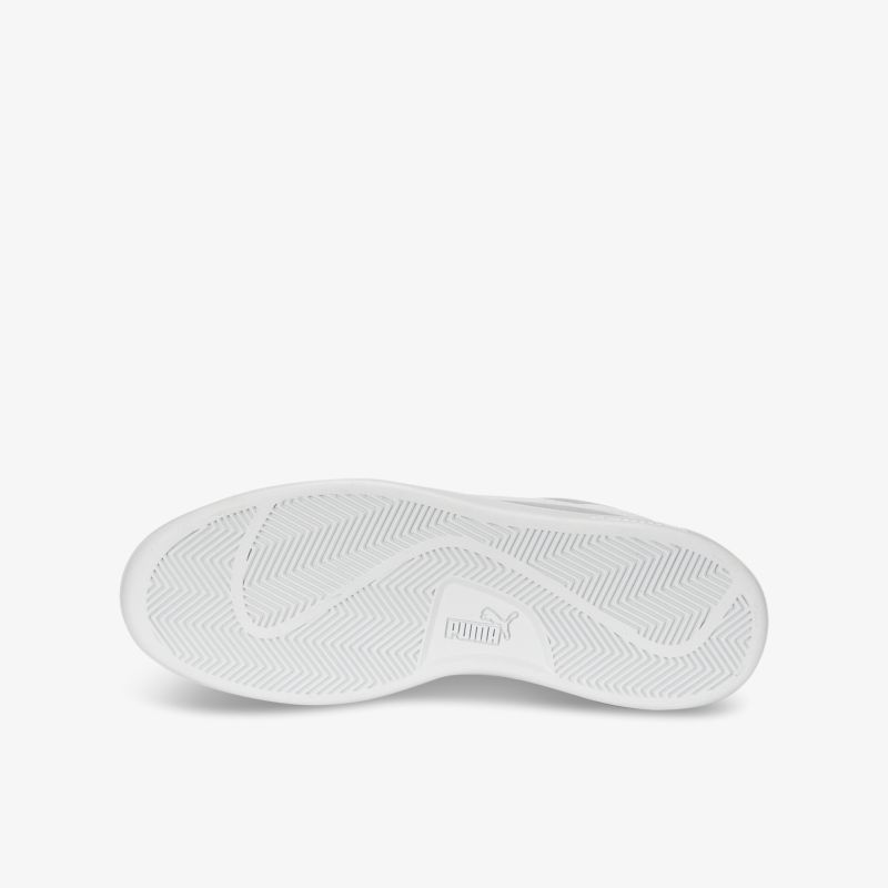 Rutschfeste, strapazierfähige Sohle mit modernem Look und hochwertigem Material für optimalen Komfort.