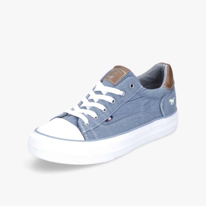 Blaue Canvas-Sneaker mit weißer Sohle und Schnürung für lässigen und bequemen Freizeit-Look.