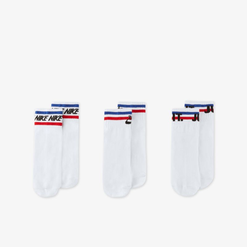 Klassische Sportsocken im Dreierpack mit stilvollem Streifendesign an der Oberseite für maximalen Komfort und Passform.