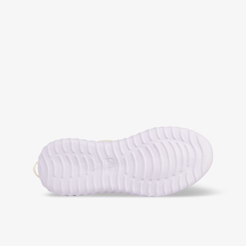 Ansicht der Sohle eines Sportschuhs mit innovativem Design für maximalen Halt und Komfort.