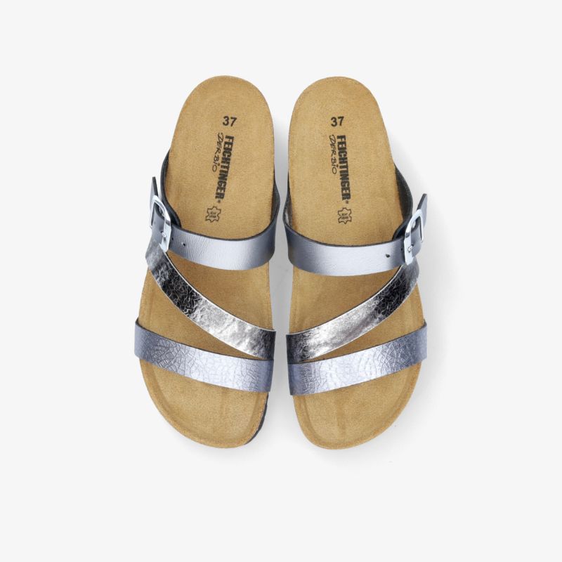Silberne Sandalen mit verstellbaren Riemen über ergonomischer Sohle, ideal für stilvollen Komfort