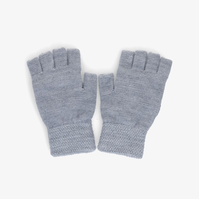 Graue fingerlose Strickhandschuhe bieten Komfort und Flexibilität für den täglichen Gebrauch.