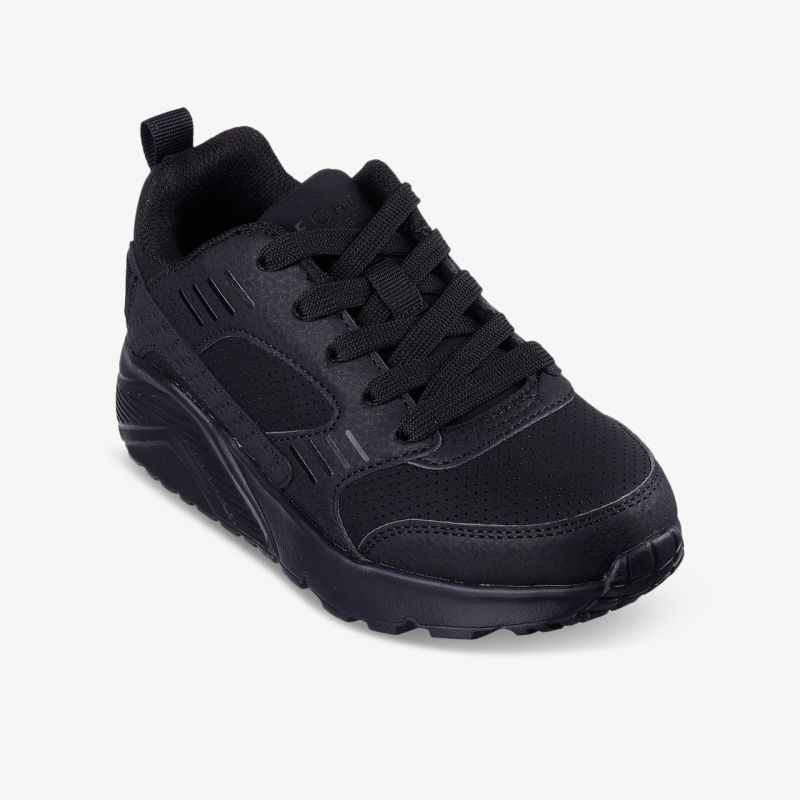 moderner schwarzer Sneaker mit gepolsterter Innensohle und rutschfester Laufsohle, ideal für Sport und Alltag
