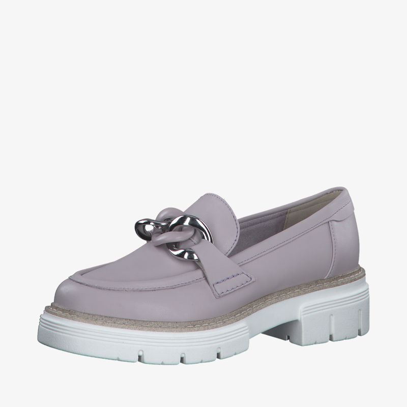Moderner lilafarbener Loafer mit robustem Absatz und dekorativer Kette, ideal für Alltag und Komfort.