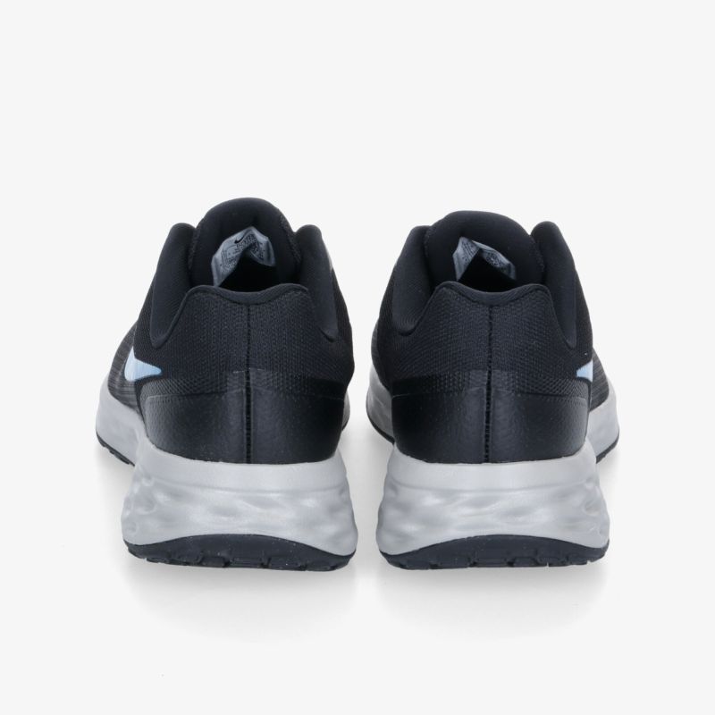 Bequeme und stylische Sportschuhe mit rutschfesten Sohlen und stützendem Design für optimalen Tragekomfort.