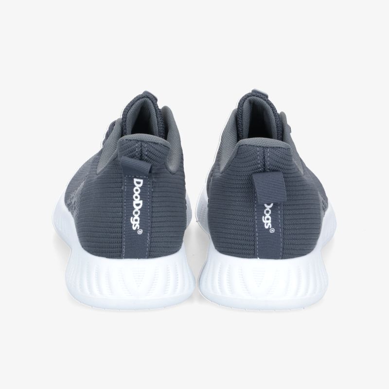 Moderne graue Turnschuhe mit weißer Sohle, ideal für Sport und Freizeit. Komfortabel und atmungsaktiv.