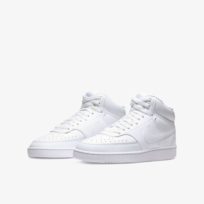 Stylische weiße Mid-Top-Sneaker mit moderner Lederoptik und sportlichem Design für optimalen Komfort.