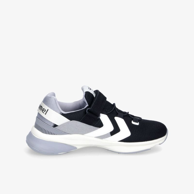 Moderner Sneaker in Schwarz-Weiß mit ergonomischem Design und bequemer Passform.