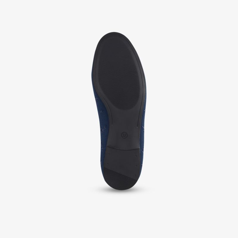 Schuh mit robuster, rutschfester Sohle in sportlichem Design, langlebig und komfortabel für vielseitige Aktivitäten