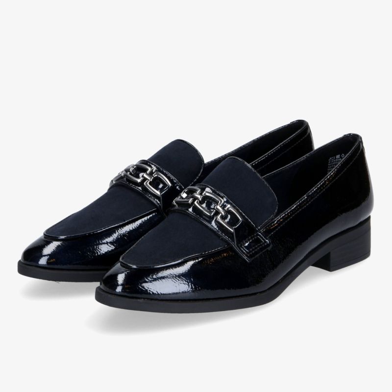 Elegante Loafer aus schwarzem Lackleder mit Kettendetail und Blockabsatz für stilvolle Anlässe.
