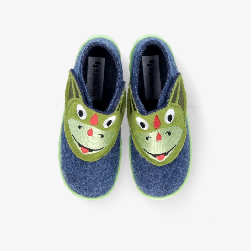 Bequeme Kinder-Hausschuhe mit spaßigem Dinosaurier-Design und rutschfester Sohle.