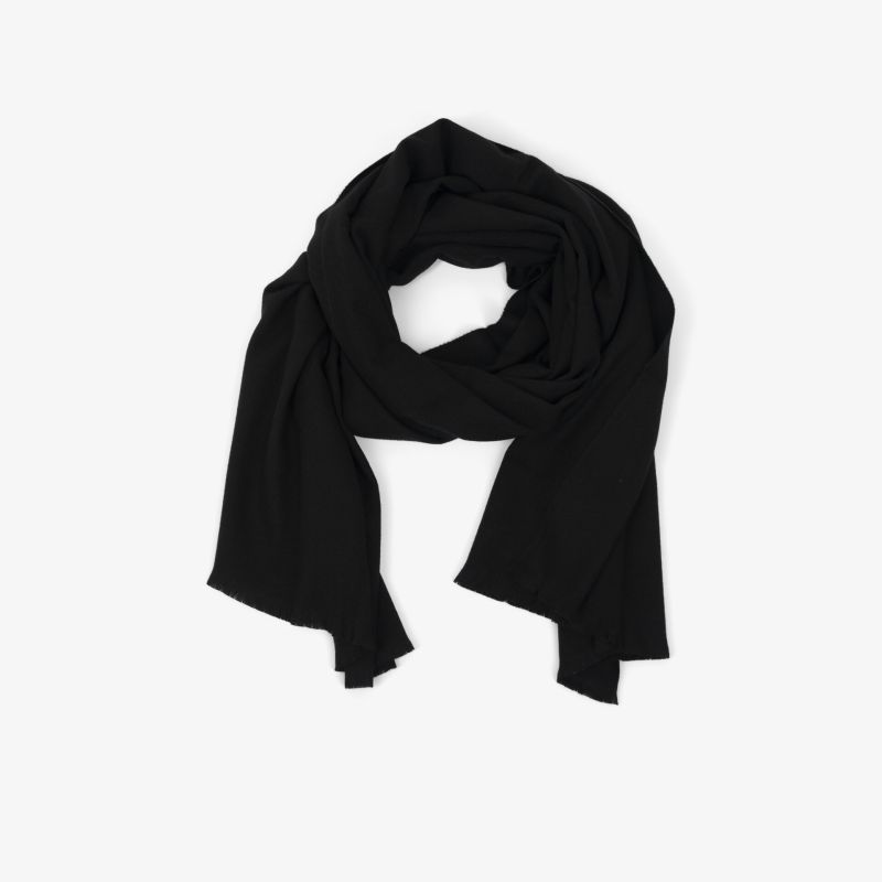 Schwarzer Schal für vielseitige, elegante Looks. Weiches Material für maximalen Komfort im Alltag.