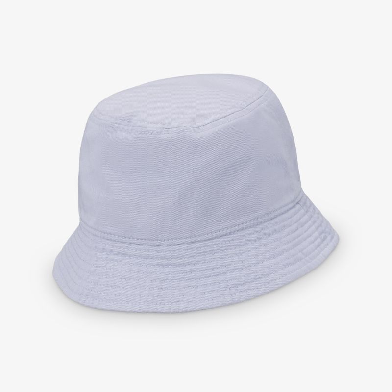 Modischer weißer Hut, ideal für Freizeitaktivitäten. Komfortabler und stilvoller Look für jeden Tag.