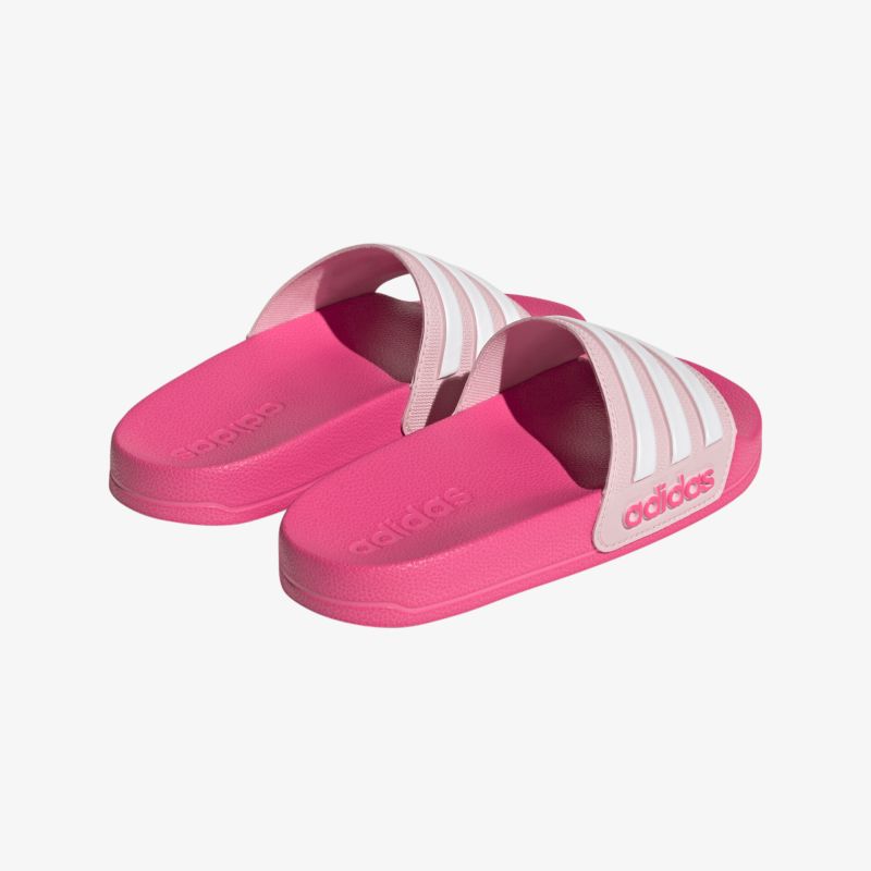 Adidas rote Badeschlappen mit weißen Streifen, perfekte Mischung aus Komfort und Stil.