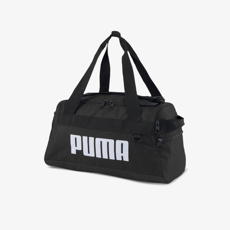 Puma Sporttasche in Schwarz mit großem Logo. Viel Stauraum und praktisches Design für Sport und Reisen.