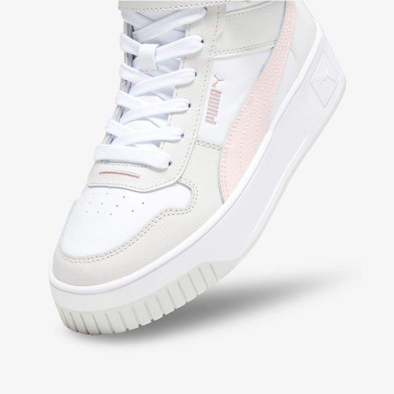 Moderner Sneaker mit weißem Obermaterial und dezenter Mittelsohlenakzentuierung. Perfekt für vielseitigen Stil.