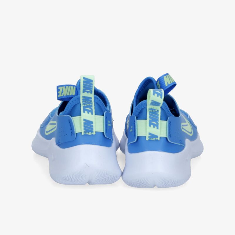 Sportlicher blauer Schuh mit weißer Sohle und flexiblem Design, hinten sichtbar, bequem und leicht