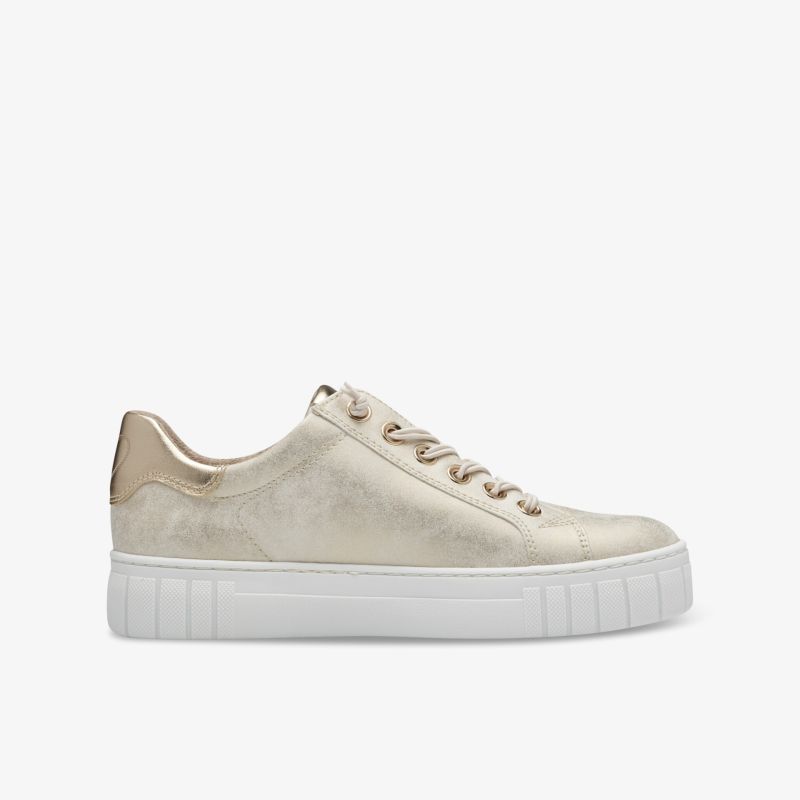 Beiger Sneaker mit moderner, dicker Sohle und seitlicher Ansicht, bequemer und sportlicher Schuh