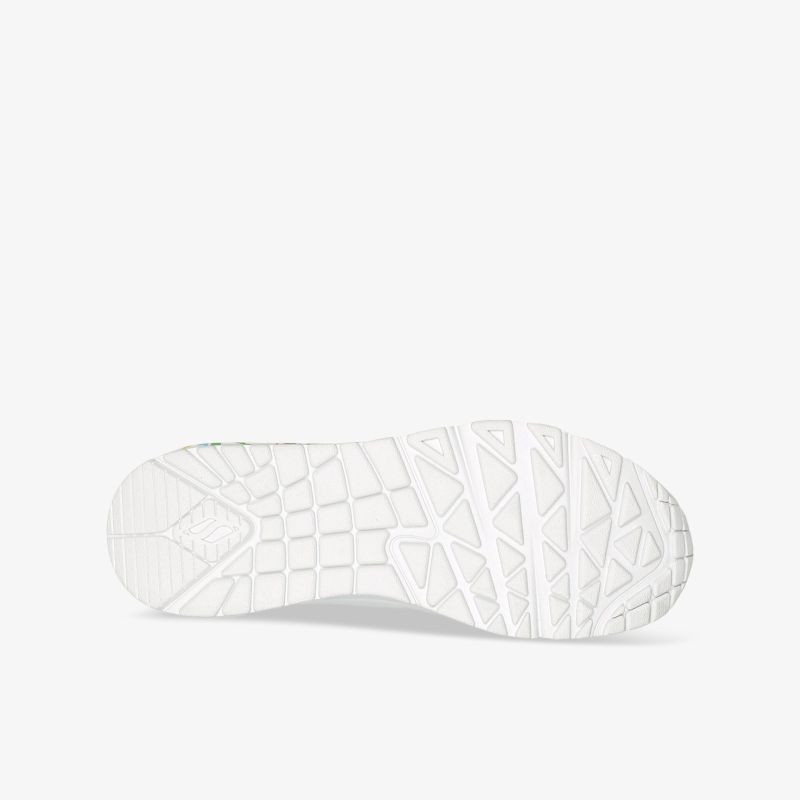 Weiße Schuhsohle mit rutschfestem Profil für sicheren Halt und flexiblem Laufkomfort, strapazierfähig und stabil