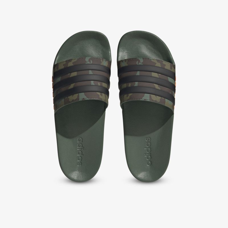 Bequeme grüne Sandalen mit stilvollem Camouflage-Muster. Ideal für vielseitige Freizeitaktivitäten.