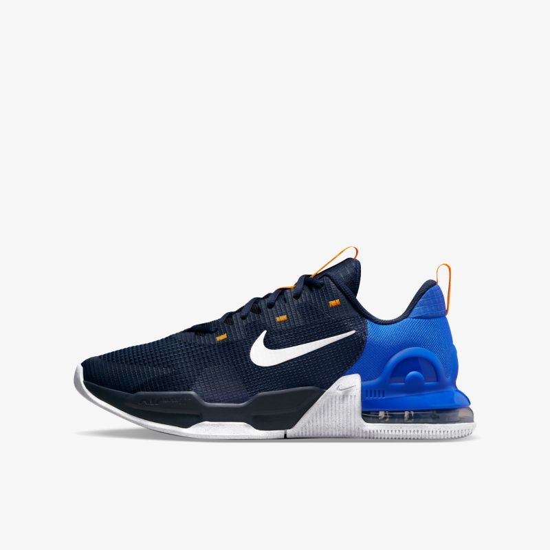 Moderner blauer Sneaker mit weißem Logo und Luftpolster für maximalen Komfort und sportlichen Stil.