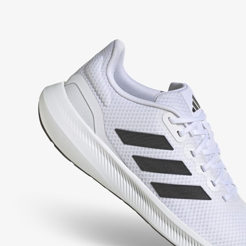 Moderner Sneaker mit dynamischem Design und optimalem Tragekomfort für vielfältige sportliche Aktivitäten.