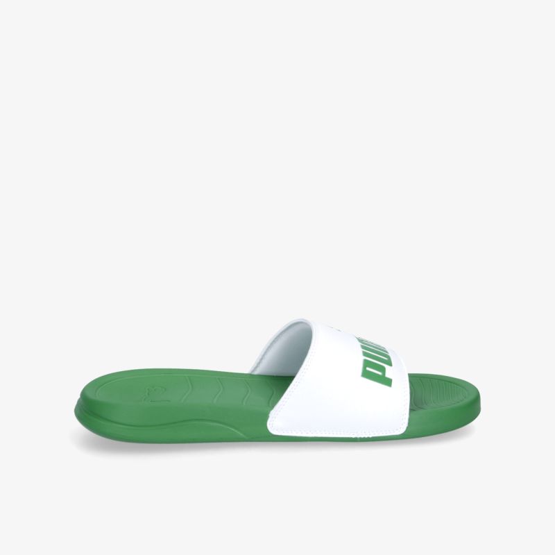 Grüne und weiße Slipper mit rutschhemmender Sohle, ideal für entspanntes Tragen im Sommer.