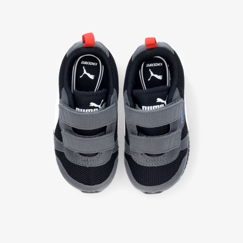 Sportliche, gepolsterte Schuhe mit praktischem Klettverschluss und rutschfesten Sohlen in modernem Design.