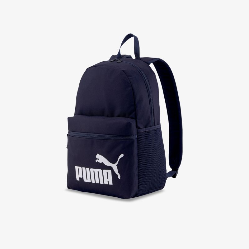 Moderner dunkelblauer Puma Rucksack mit markantem Logo und funktionalem Design, ideal für Alltag und Reisen.