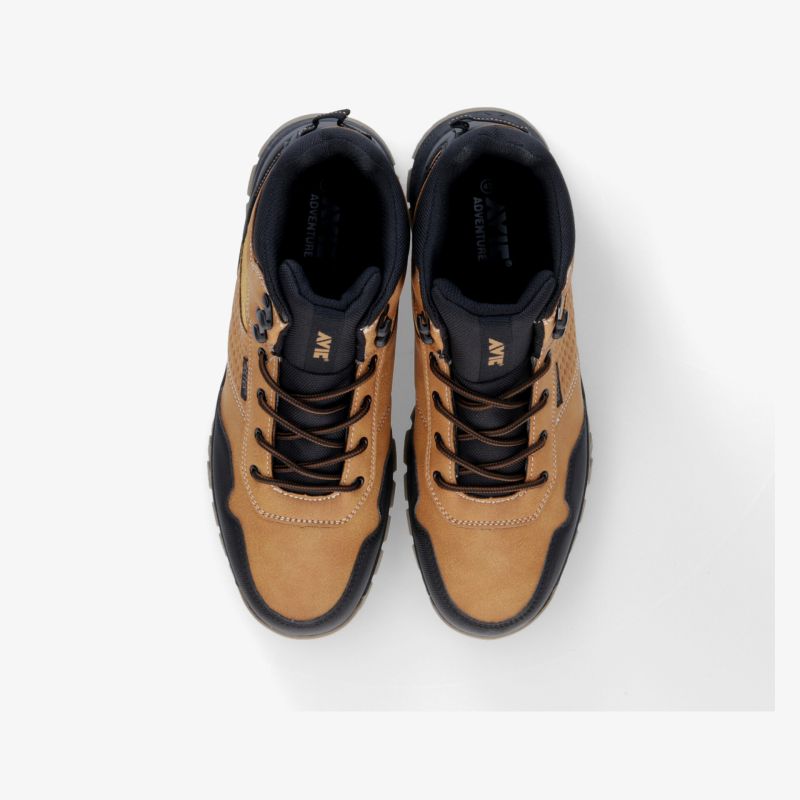 Hochwertige braune Wanderschuhe mit schwarzem Akzent, ideal für Outdoor-Aktivitäten