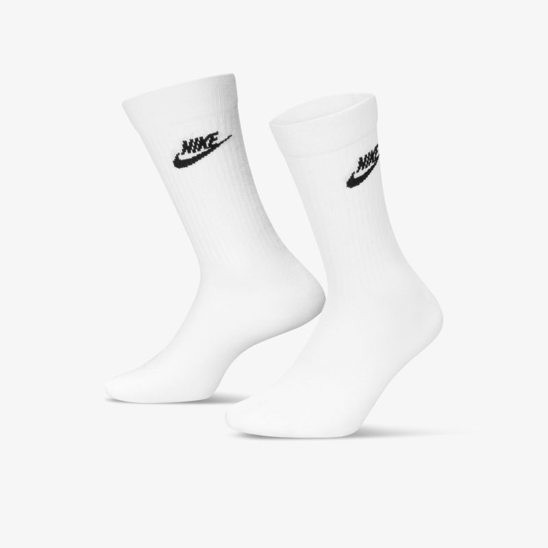 Weiße Socken mit Nike-Logo bieten optimalen Komfort und sportlichen Stil für jeden Anlass.