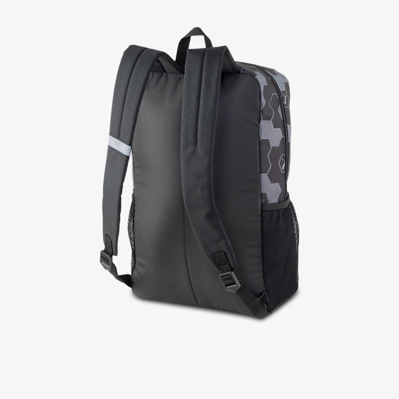 Stilvoller Rucksack mit gepolsterten Trägern und modernem Design für maximalen Komfort und Funktionalität.