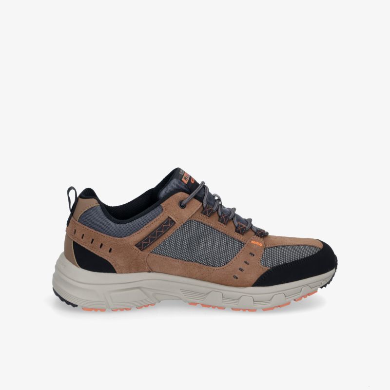 Vielseitiger Outdoor-Sneaker mit robuster, rutschfester Sohle und modernem Design.