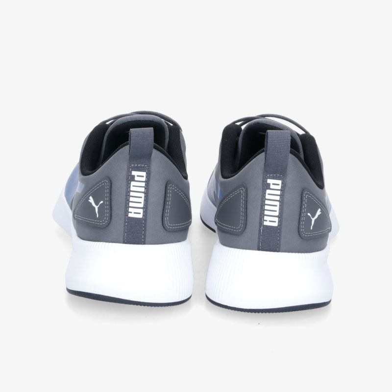 Stilvolle graue Sneakers mit weißer Sohle und Marken-Logo auf der Ferse, ideal für sportliche Aktivitäten.