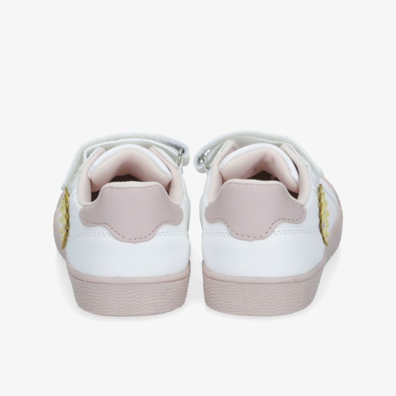 Weiße Sneaker mit rosa gepolstertem Schaft und stabiler Sohle, Rückansicht zeigt komfortables, sportliches Design