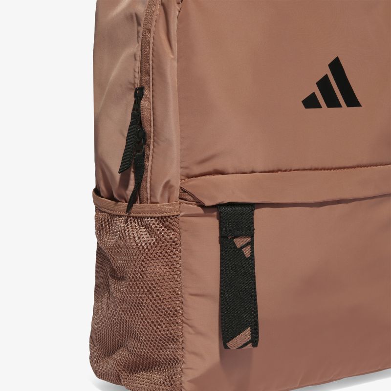 Moderner Rucksack in attraktivem Design mit Mesh-Seitentasche und robustem Reißverschluss für vielseitige Nutzung.