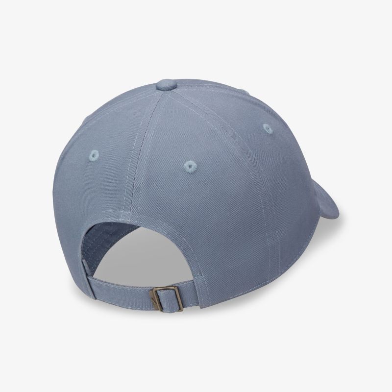 Blaue Cap mit verstellbarem Verschluss, ideal für sportliche und lässige Anlässe.