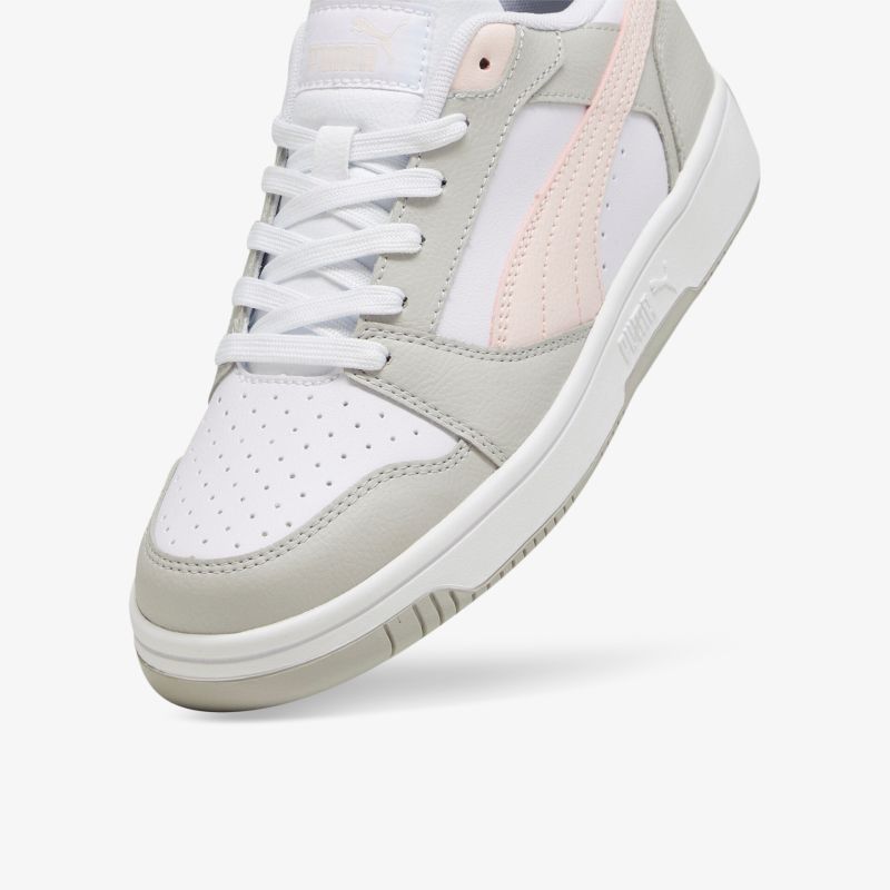 Moderner Sneaker in hellen Farben mit stilvollem Design und hochwertiger Verarbeitung für sportlichen Look.