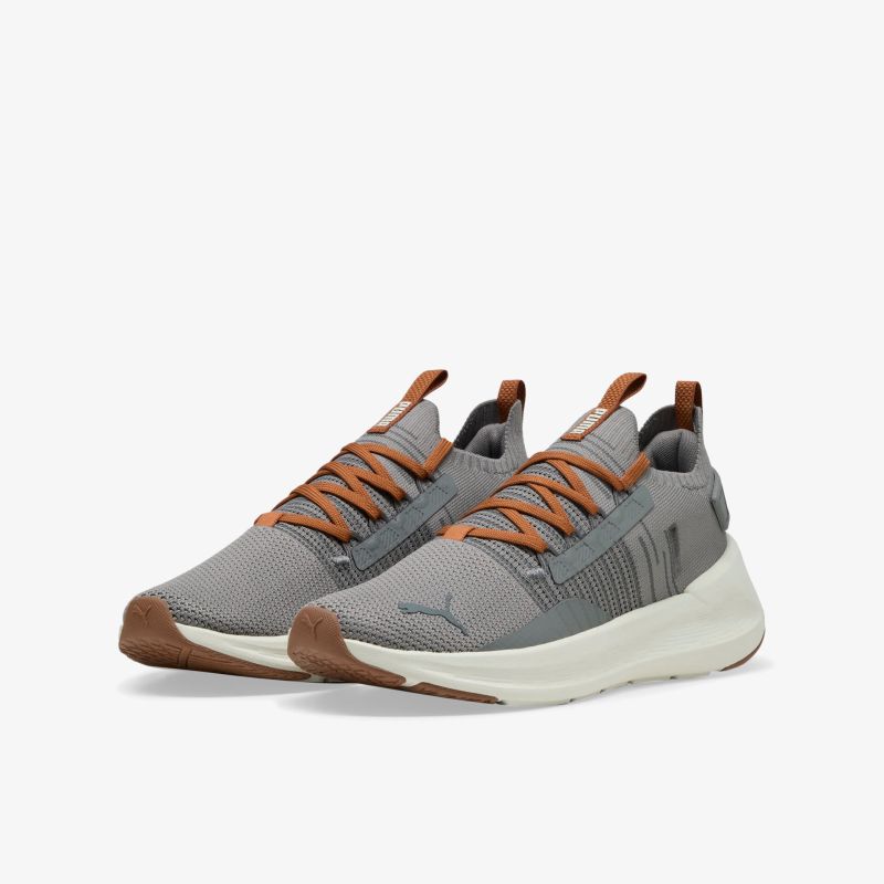Leichter Sportschuh in Grau und Braun mit atmungsaktivem Material und komfortabler, flexibler Sohle