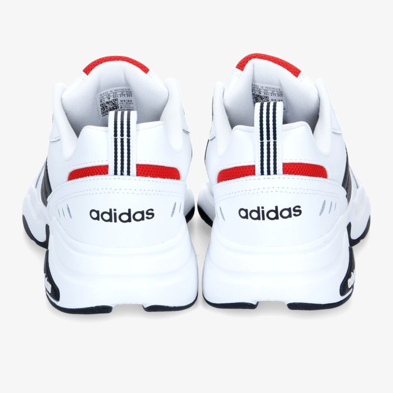 Adidas Sneaker in Weiß mit auffälligem Logo und strapazierfähiger Sohle für optimalen Tragekomfort.