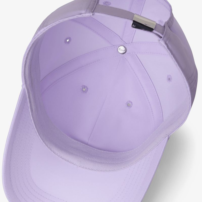 Lila Baseballcap mit verstellbarem Verschluss, stabilem Schirm und präziser Verarbeitung in Draufsicht