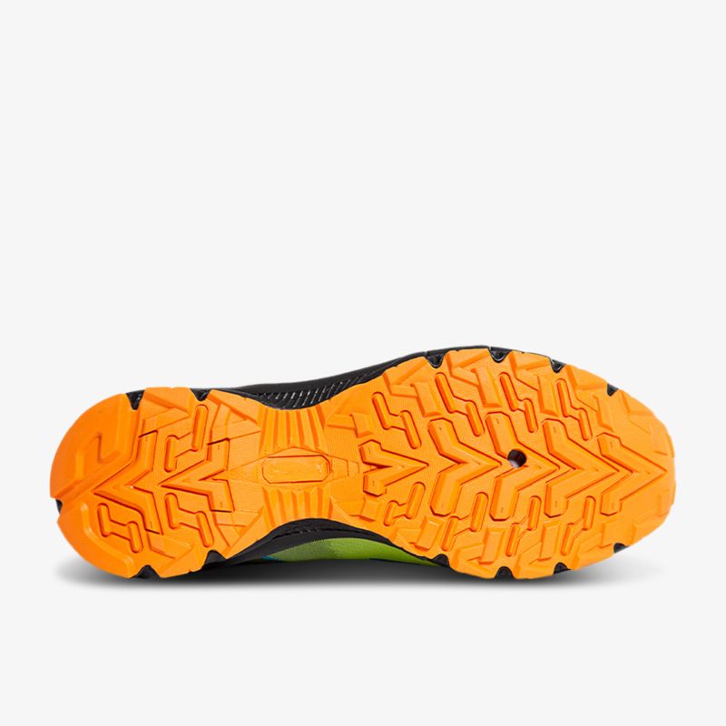 Stabile orange Profilsohle mit hervorragender Traktion für sicheres Gehen auf verschiedenem Untergrund.