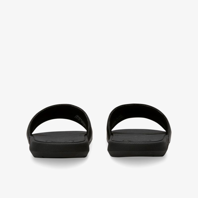 Moderne schwarze Sandalen mit rutschfester Sohle, perfekt für Komfort und stilvolles Auftreten.